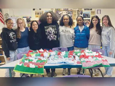 EHS Students Spread Holiday Joy